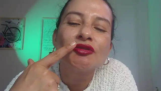 lucy diiaz online show from 02/08/25, 04:57