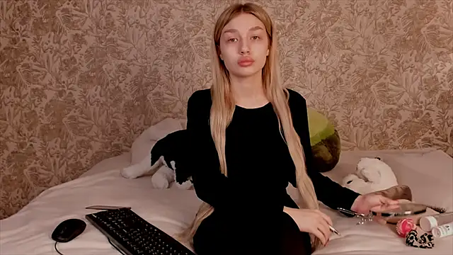 Ella Milla online show from 03/11/25, 07:15