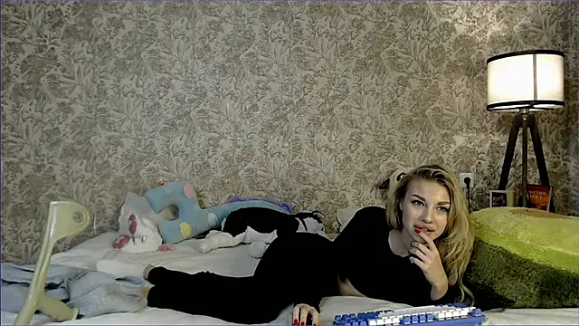 Ella Milla online show from 09/09/25, 09:36