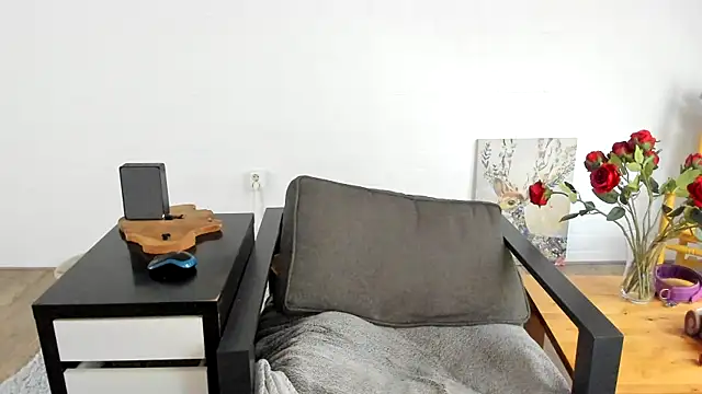 Snapshot of MendiPetite chatting on 10/19/25, 08:48 MendiPetite online show from 10/19/25, 08:48