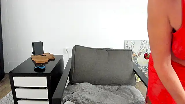 Snapshot of MendiPetite chatting on 10/21/25, 08:48 MendiPetite online show from 10/21/25, 08:48