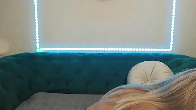 IvanaCharm online show from 05/17/26, 03:26