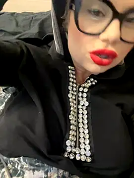 luna 14 online show from 10/18/25, 10:38