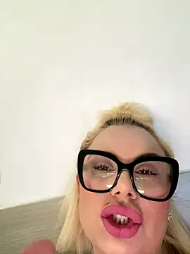 luna 14 online show from 11/08/25, 08:14