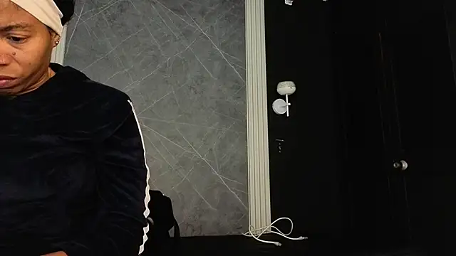 Snapshot of YummyDuooo chatting on 11/22/25, 11:53 YummyDuooo online show from 11/22/25, 11:53