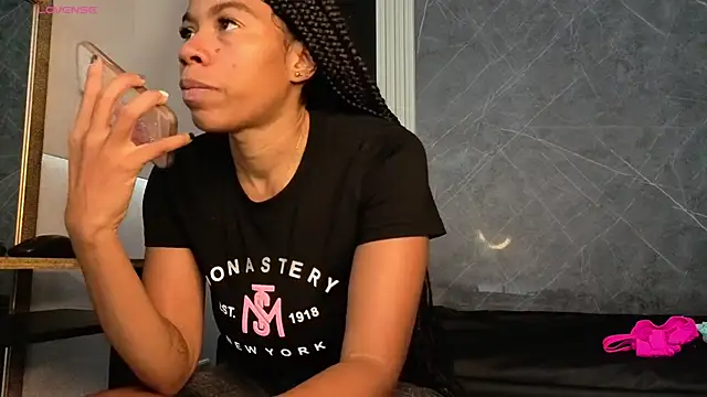 Snapshot of YummyDuooo chatting on 12/18/25, 05:08 YummyDuooo online show from 12/18/25, 05:08