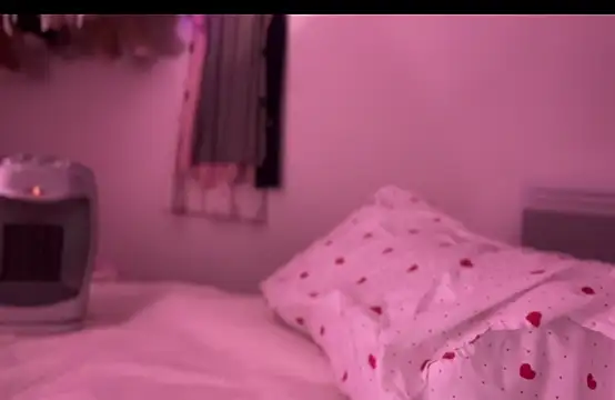 Snapshot of pinkie_piexx chatting on 03/06/25, 01:05 pinkie piexx online show from 03/06/25, 01:05