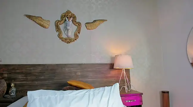 Snapshot of antonhella1 chatting on 12/17/24, 04:11 antonhella1 online show from 12/17/24, 04:11