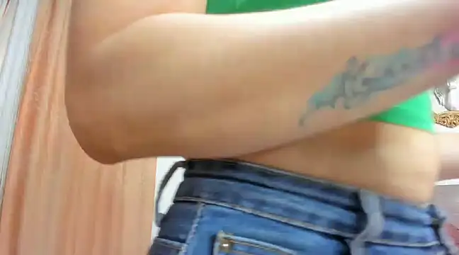 Snapshot of antonhella1 chatting on 12/20/24, 04:14 antonhella1 online show from 12/20/24, 04:14