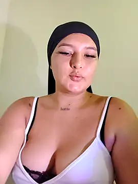 Snapshot of Celeste_camila18 chatting on 09/18/25, 09:39 Celeste camila18 online show from 09/18/25, 09:39