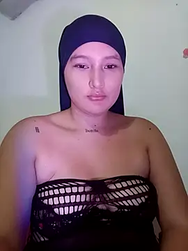 Snapshot of Celeste_camila18 chatting on 10/19/25, 05:52 Celeste camila18 online show from 10/19/25, 05:52