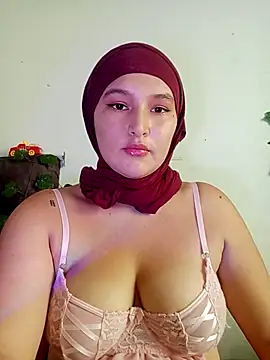 Snapshot of Celeste_camila18 chatting on 11/10/25, 02:16 Celeste camila18 online show from 11/10/25, 02:16