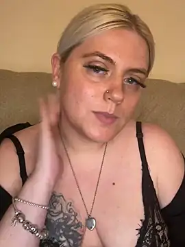 Blondiee3088 online show from 12/02/24, 11:51