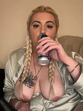 Blondiee3088 online show from 02/10/25, 04:47