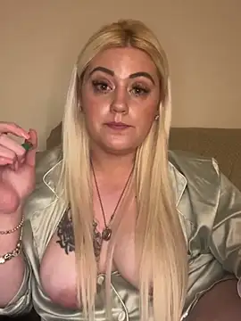 Blondiee3088 online show from 02/12/25, 09:01