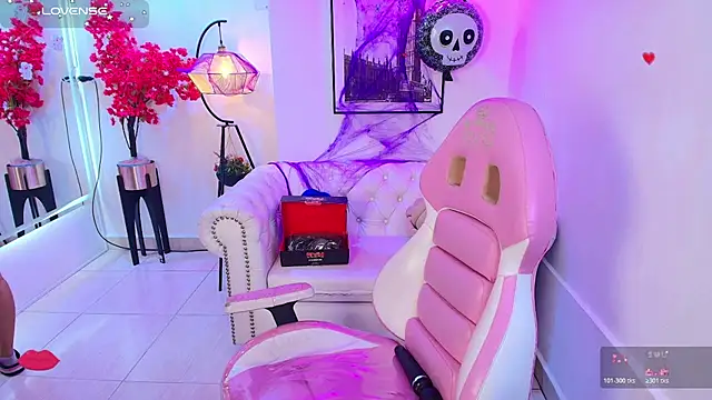 Snapshot of Miia_bela chatting on 10/29/25, 07:48 Miia bela online show from 10/29/25, 07:48