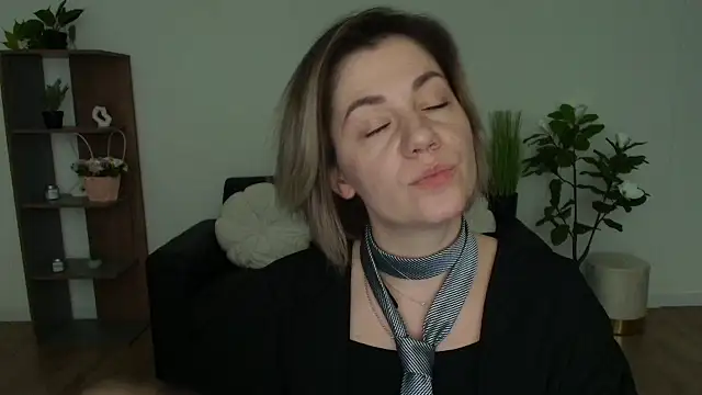 MariaSttone online show from 12/10/24, 11:54