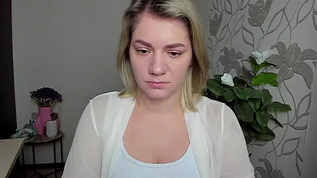 MariaSttone online show from 10/25/25, 01:40