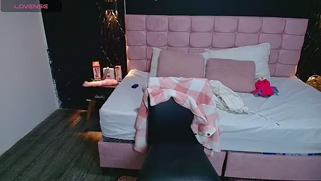 AntonellaRosee  online show from 10/01/25, 12:00