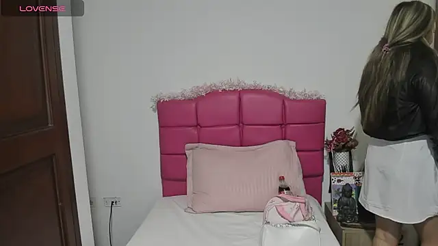 AntonellaRosee  online show from 10/23/25, 12:48