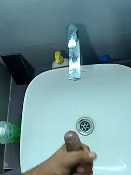 Snapshot of rahulGJ03 chatting on 10/22/25, 10:09 rahulGJ03 online show from 10/22/25, 10:09