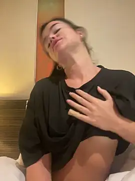 Snapshot of English-Chloe96 chatting on 11/03/25, 05:31 English-Chloe96 online show from 11/03/25, 05:31