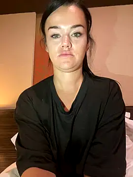 Snapshot of English-Chloe96 chatting on 11/08/25, 08:03 English-Chloe96 online show from 11/08/25, 08:03