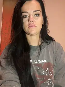 Snapshot of English-Chloe96 chatting on 12/14/25, 05:24 English-Chloe96 online show from 12/14/25, 05:24