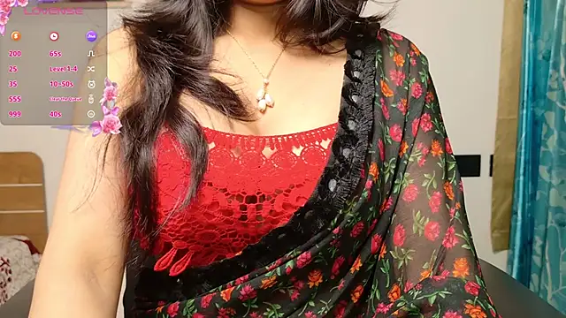 Snapshot of Punjabi_Queen1 chatting on 11/26/25, 10:44 Punjabi Queen1 online show from 11/26/25, 10:44