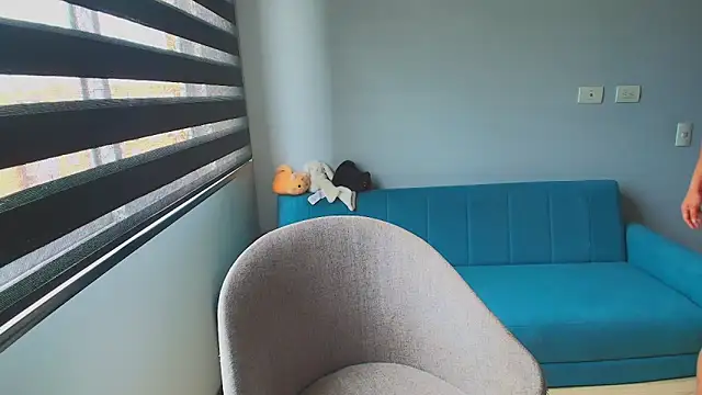 Lauri  fit online show from 10/27/25, 04:44