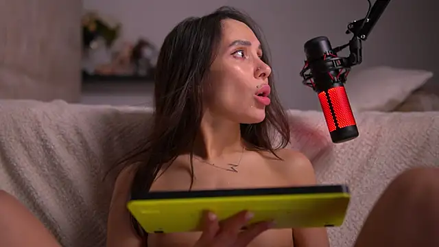 Snapshot of Mila_May_ chatting on 01/11/25, 06:03 Mila May online show from 01/11/25, 06:03