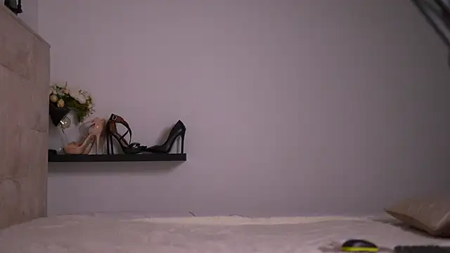 Snapshot of Mila_May_ chatting on 01/24/25, 03:22 Mila May online show from 01/24/25, 03:22