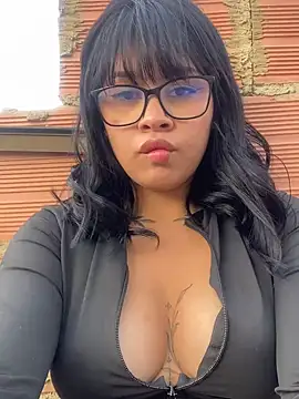 honeyy mia online show from 02/09/25, 09:39