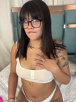 honeyy mia online show from 10/15/25, 05:29