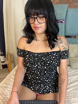 honeyy mia online show from 10/29/25, 04:48