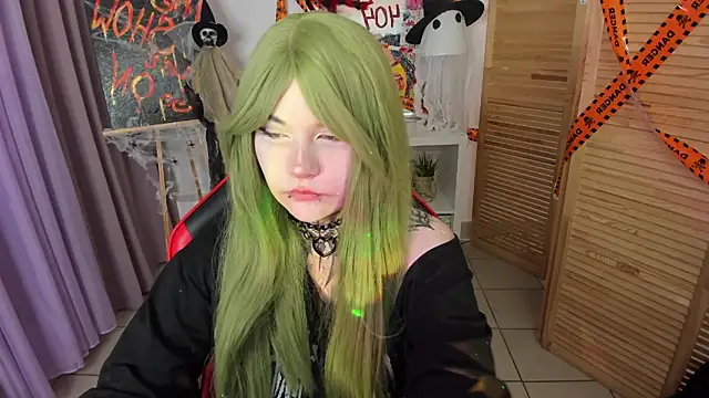 Snapshot of mekurisu chatting on 10/25/25, 01:13 mekurisu online show from 10/25/25, 01:13