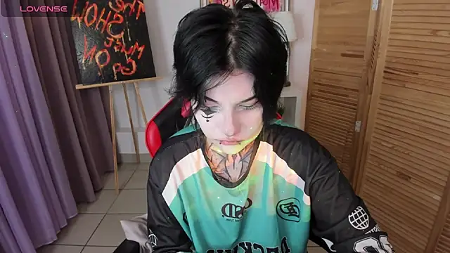 Snapshot of mekurisu chatting on 11/08/25, 01:17 mekurisu online show from 11/08/25, 01:17