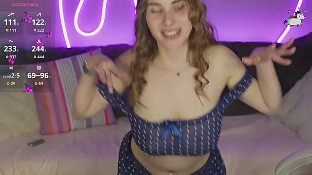 Snapshot of JennyyLuv chatting on 11/16/25, 03:39 JennyyLuv online show from 11/16/25, 03:39