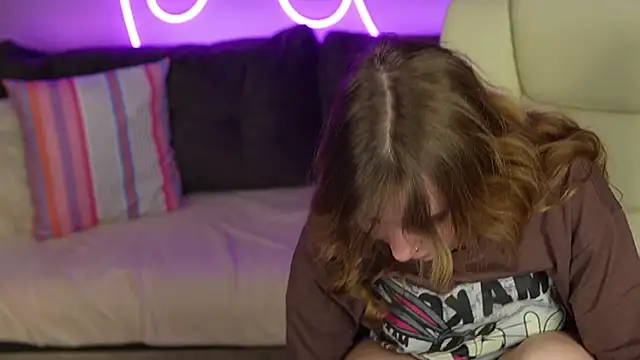 Snapshot of JennyyLuv chatting on 11/17/25, 03:45 JennyyLuv online show from 11/17/25, 03:45