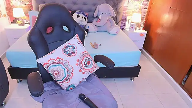 Snapshot of italy___boobs chatting on 10/13/25, 01:00 italy boobs online show from 10/13/25, 01:00