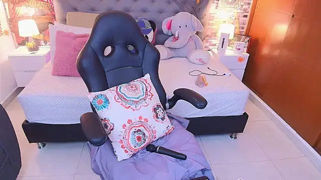 Snapshot of italy___boobs chatting on 10/24/25, 04:36 italy boobs online show from 10/24/25, 04:36