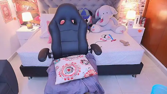 Snapshot of italy___boobs chatting on 10/27/25, 12:15 italy boobs online show from 10/27/25, 12:15