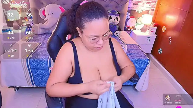 italy   boobs online show from 12/22/25, 07:55