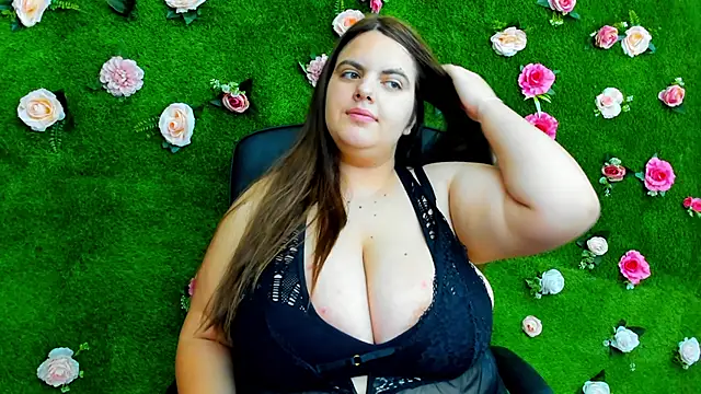 Huge Titties  online show from 01/09/25, 05:13