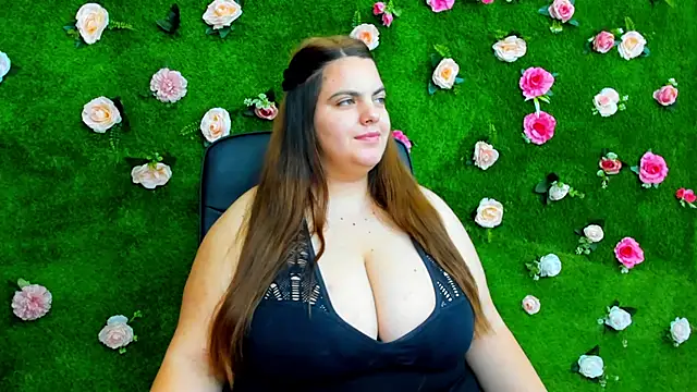 Huge Titties  online show from 01/12/25, 08:36
