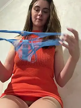 Snapshot of Miilania chatting on 12/19/24, 10:53 Miilania online show from 12/19/24, 10:53