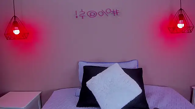 EstefaniaVelez  online show from 12/02/24, 03:47