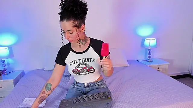 EstefaniaVelez  online show from 01/16/25, 05:44