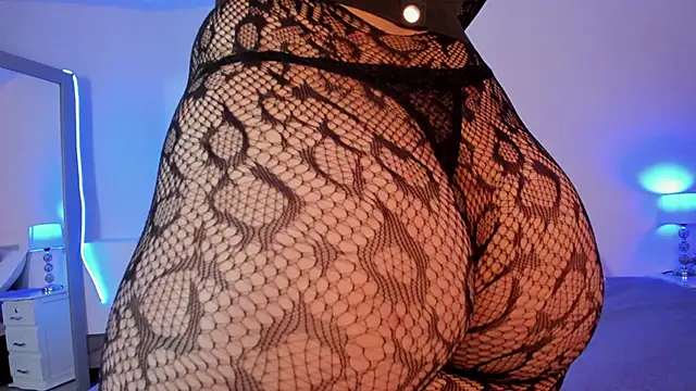 EstefaniaVelez  online show from 03/10/25, 03:30