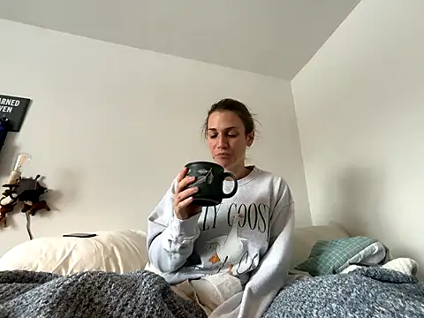 MissSwitch online show from 12/04/24, 01:42